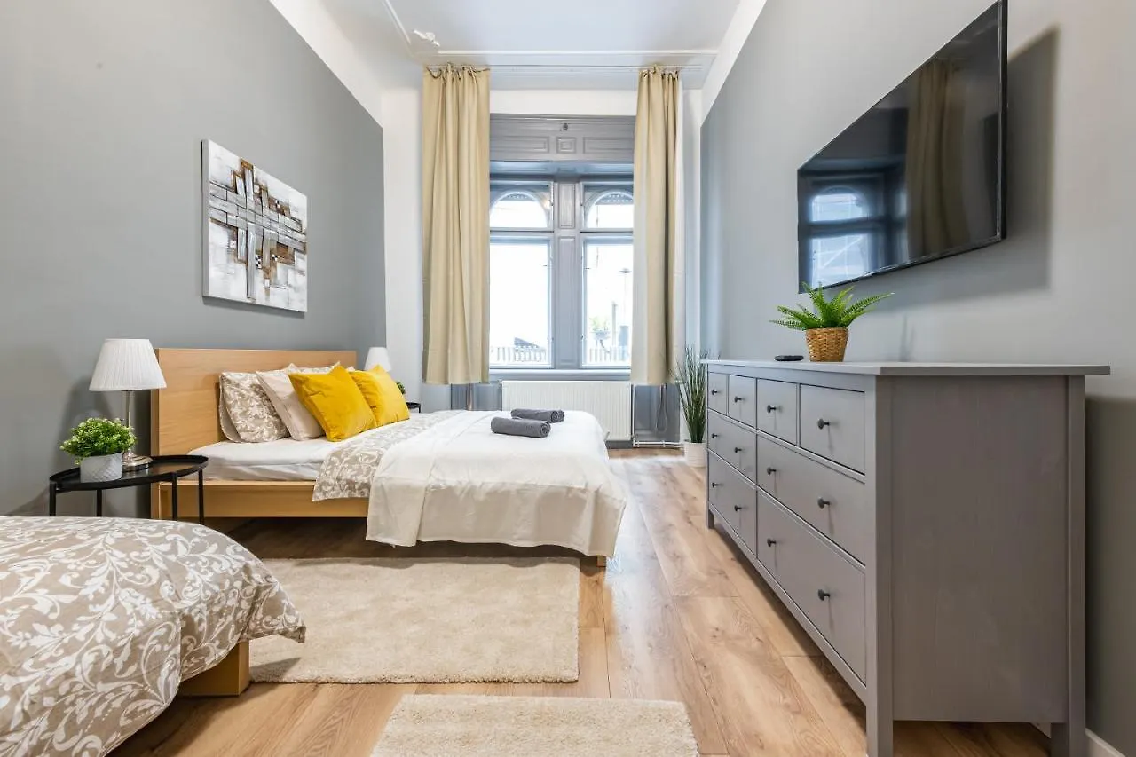 Deluxe Kazincy Apartment In The Heart Of Budapešť